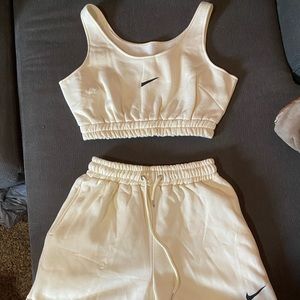nike matching sweat suit bra and shorts